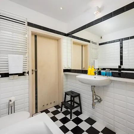 Metro Mlociny Stylish By Bookinghost *