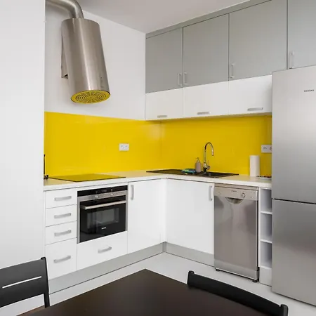 Metro Mlociny Stylish By Bookinghost