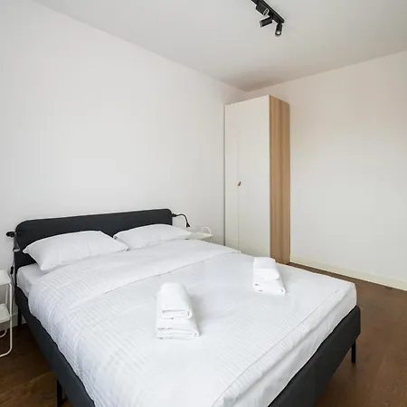 Metro Mlociny Stylish By Bookinghost アパート *