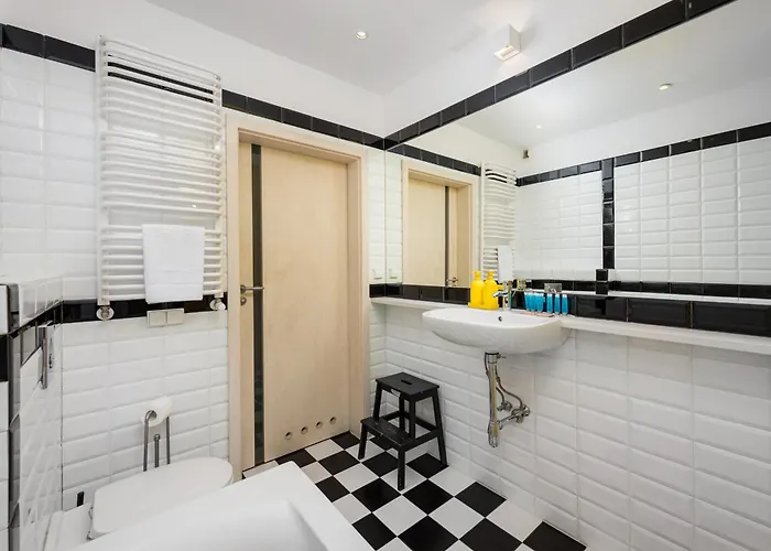 Metro Mlociny Stylish By Bookinghost *